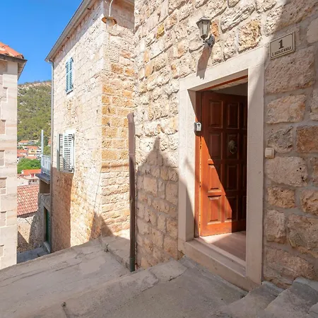 Villa Marea - Old Town Retreat