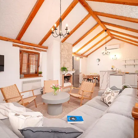 Villa Marea - Old Town Retreat *